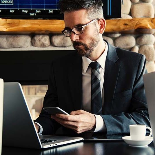 cropped-cropped-man-in-black-holding-phone-618613-scaled-4.jpg Travhotech Man in black holding a pen